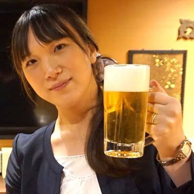 酒場案内人の塩見なゆ
